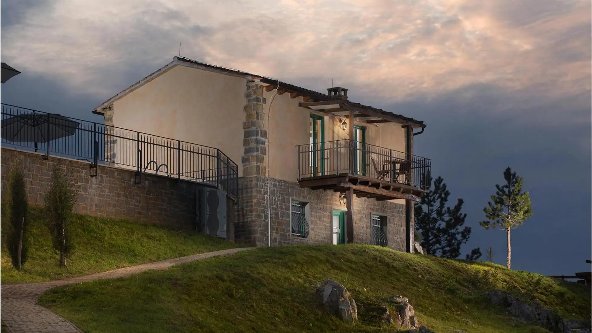 Amazing Home In Trviz With House A Panoramic View Prázdninový dům
